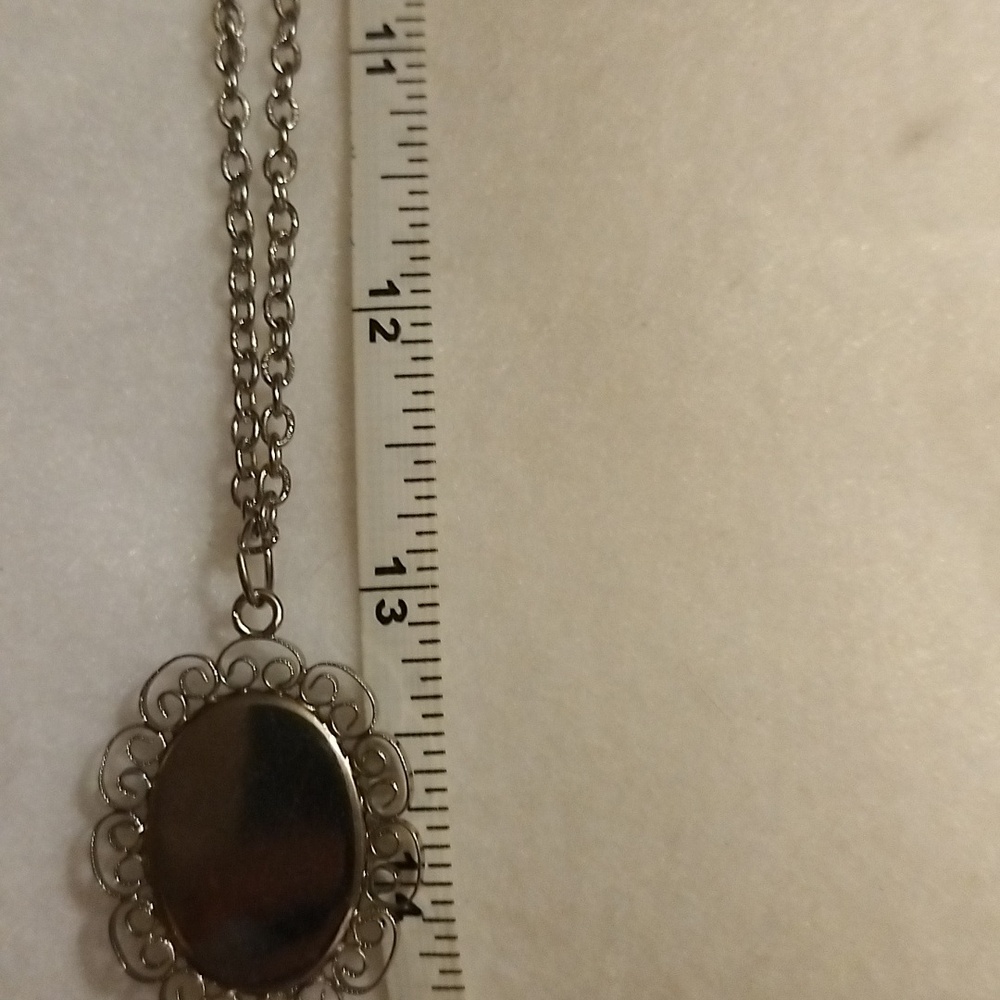 Vtg. left facing Mirrored Crystal Cameo black glass pendant w Silver tone chain - Picture 8 of 10